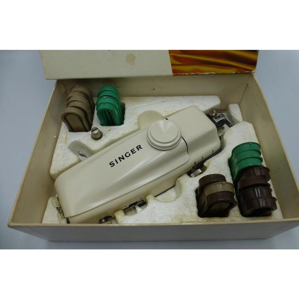 Vintage SINGER Professional Buttonholer Attachment 161829 for Slant Needle C12 - Picture 3 of 8